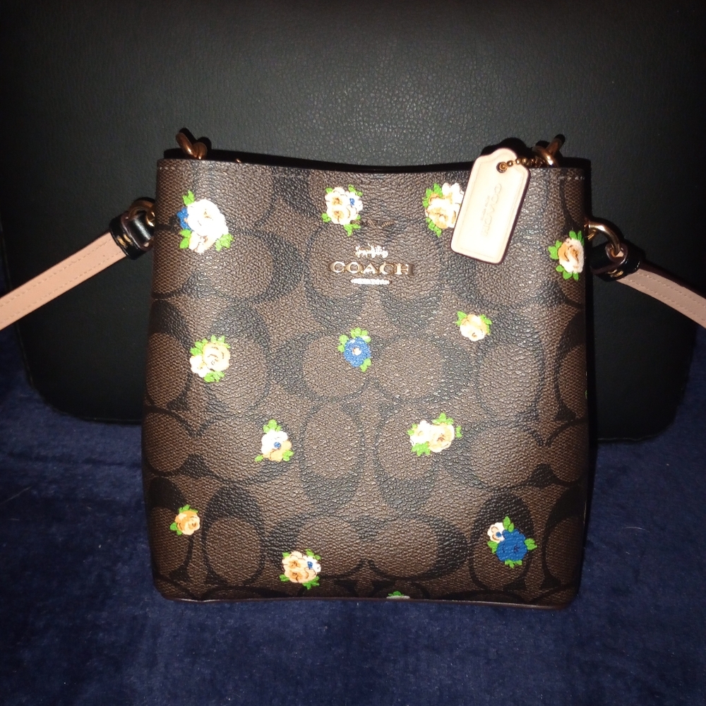 NWOT Mini Town Bucket Bag In Signature Canvas With Vintage Mini Rose Print